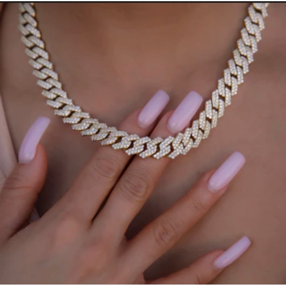 Women’s Cuban Link Gold Diamond Chain 20’ or 24’